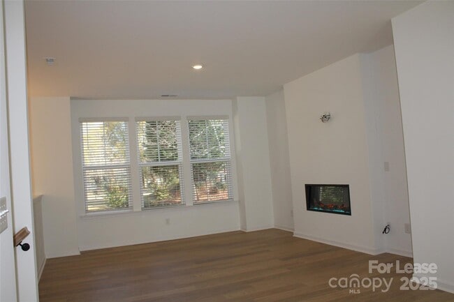 Building Photo - 743 Hoke Ln