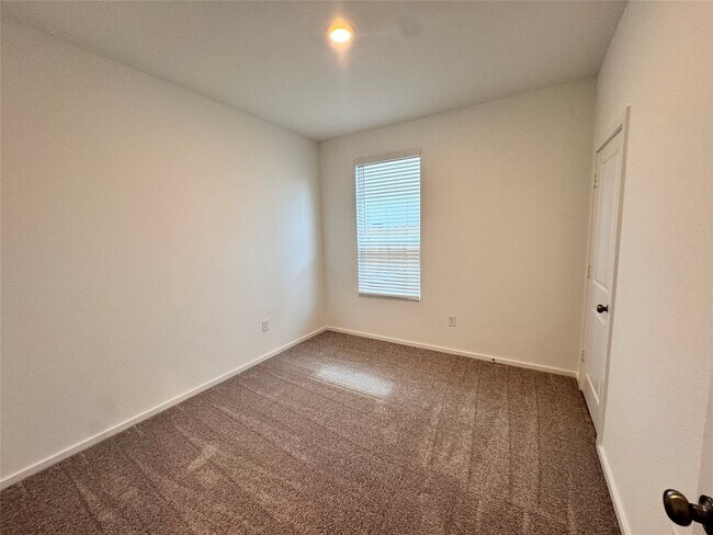 Building Photo - 25577 Balsamroot Dr