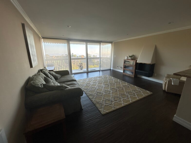 Building Photo - 6526 Ocean Crest Dr