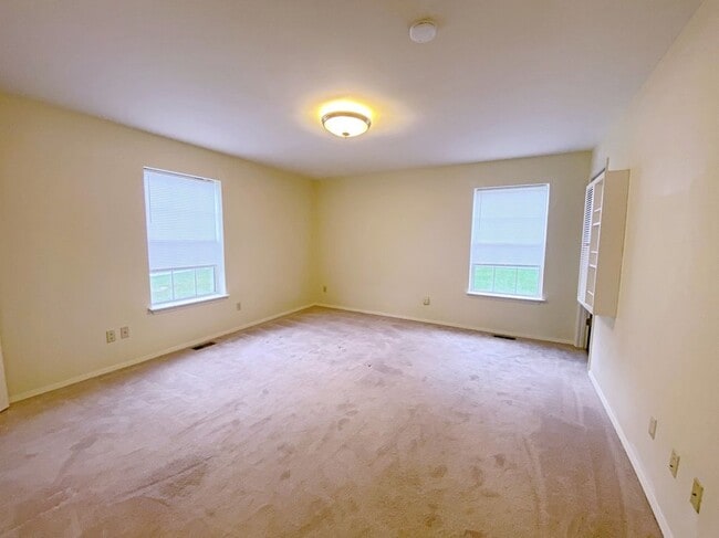Building Photo - 29411 Petunia Dr