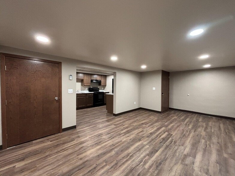 Building Photo - 510 US-14