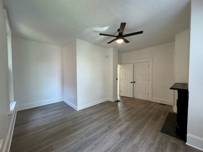 Building Photo - 7 Bed/3 Bath Mins. from UC Campus $750/pp ...