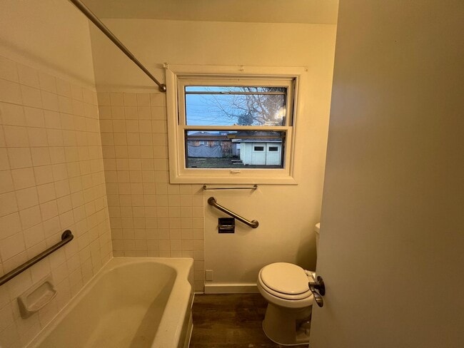 Building Photo - 109 SE 102nd Ave