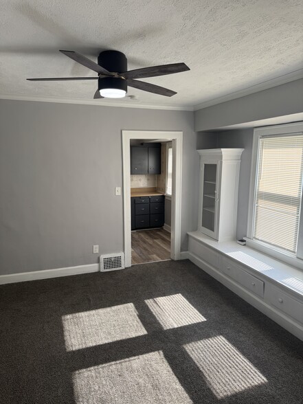 Dining room - 13805 Othello Ave