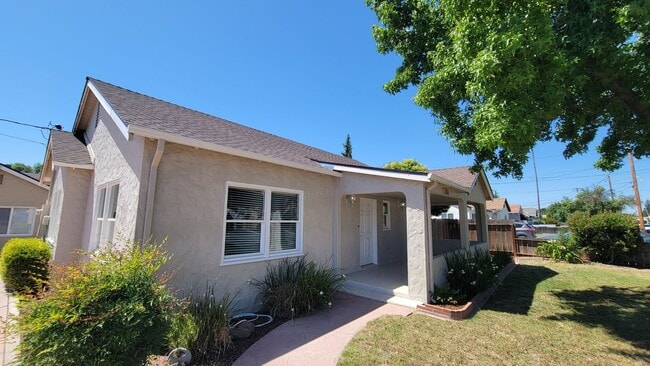Building Photo - 1251 Sunrise Ave