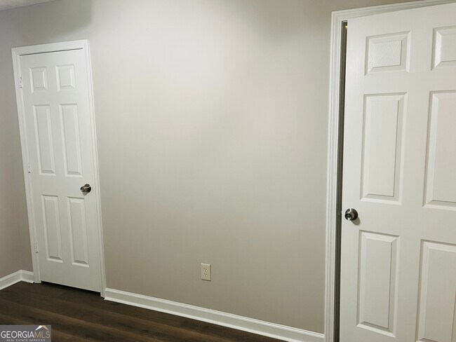 Building Photo - 4014 Carisbrook Dr