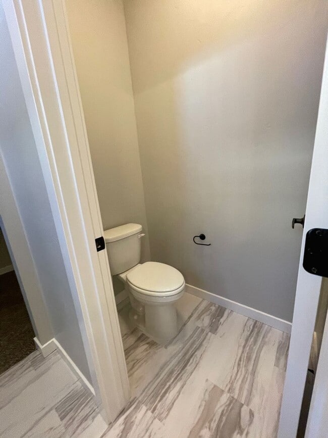 Building Photo - Single Level 4 Bedroom 2 Bathroom Home in Nampa