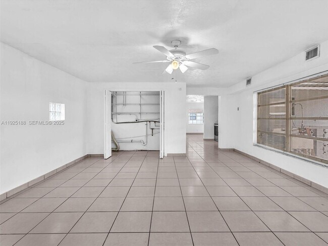 Building Photo - 1624 S 23rd Ave