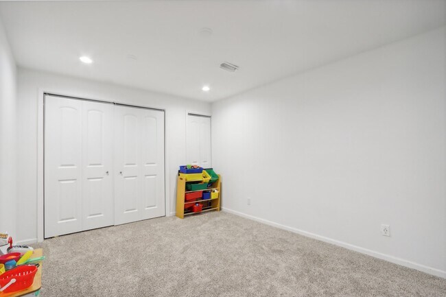 Building Photo - 5811 Levitan Ln