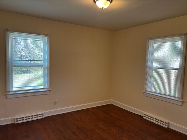 Building Photo - 1915