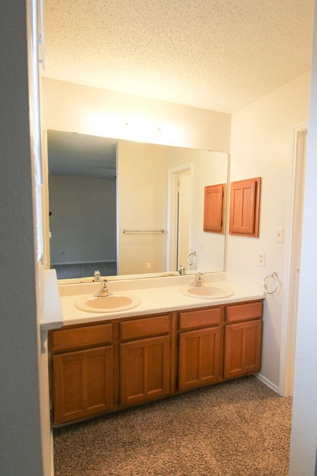 Building Photo - 945 Schertz Pkwy