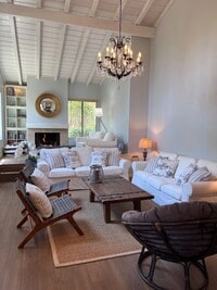 Building Photo - Fully-furnished Sleek 2-bedroom, 2-bathroo...