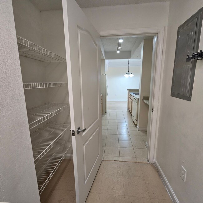 Building Photo - 1 Bedroom Condo for RENT