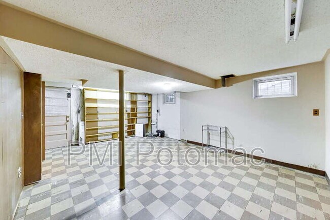 Building Photo - 3510 Marlbrough Way