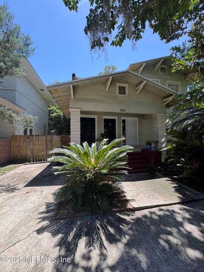 Primary Photo - 1252 Donald St