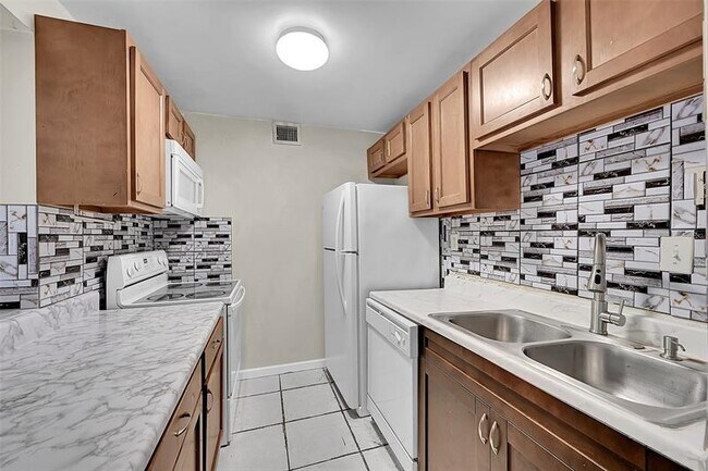 Building Photo - 11607 NW 29th St