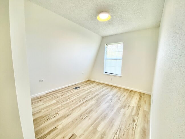 Building Photo - 114 Hollaway St