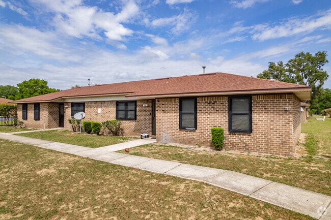 1541 Marden Meadows Ct Apopka, FL 32703-6973 - Marden Meadows