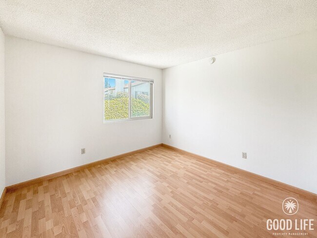 Building Photo - Modern 3BR/2.5BA Home with A/C and Attache...