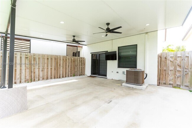 Building Photo - 25185 SW 108th Ave