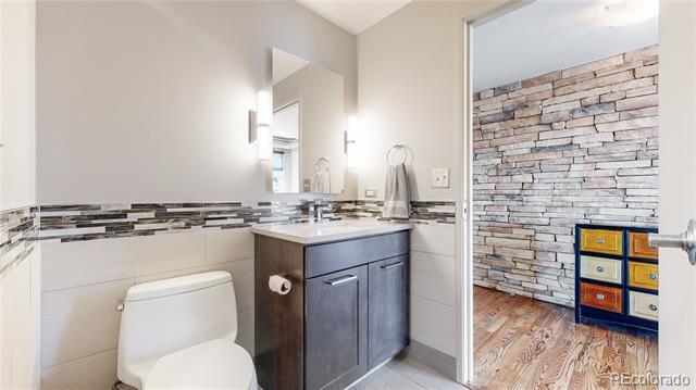 Building Photo - 2000 Little Raven St