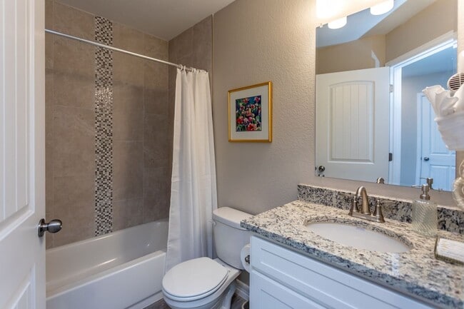 Building Photo - Stylish 3-Bedroom Townhome with Fireplace, Modern Kitchen & Spacious Layout!