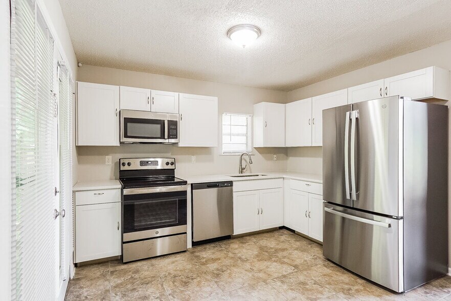 Building Photo - 3248 Larabee Ln