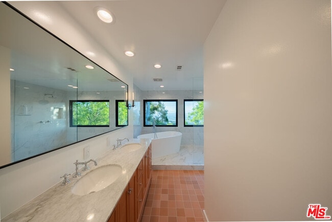 Building Photo - 13302 Mulholland Dr