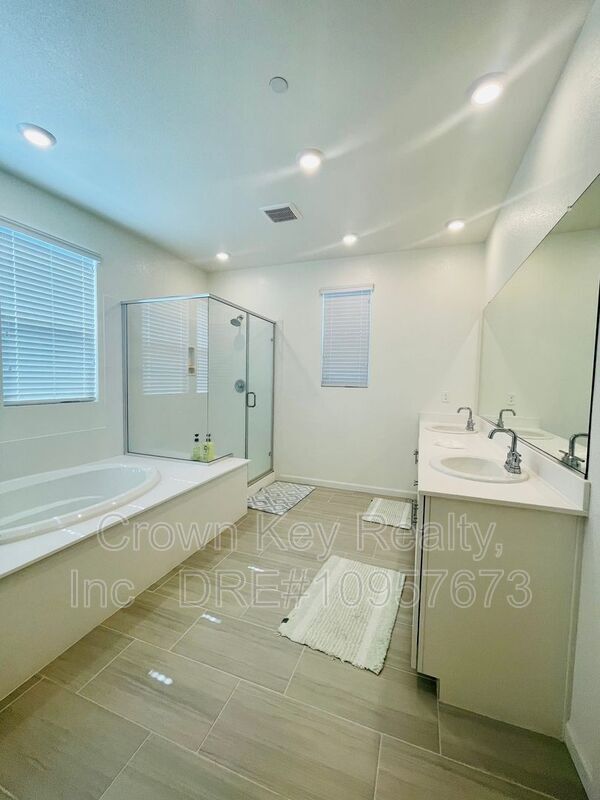 Building Photo - 6425 Dan Havicus Dr