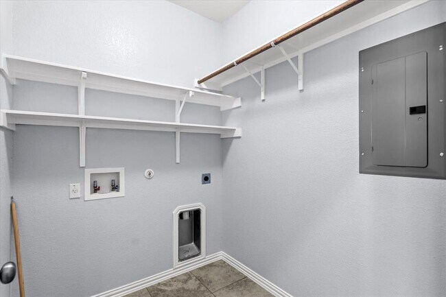 Building Photo - 1440 Morning View Rd