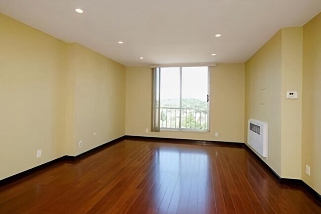 Building Photo - 33 Pond Ave