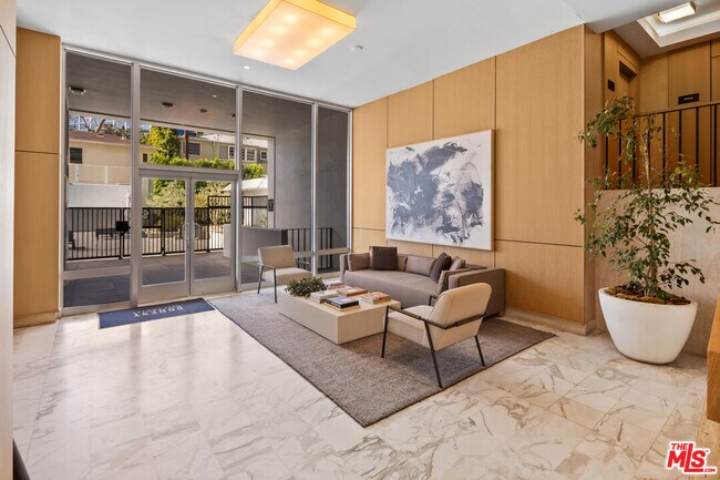 Building Photo - 999 N Doheny Dr