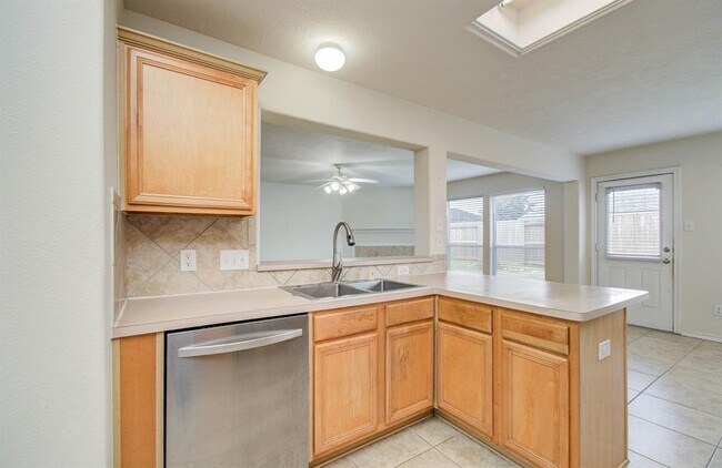 Building Photo - 12026 Parkers Hideaway Dr