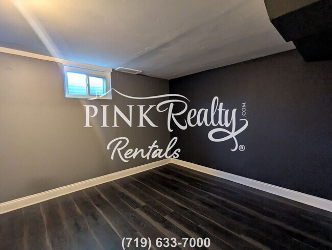 Building Photo - 2534 Ivanhoe Dr