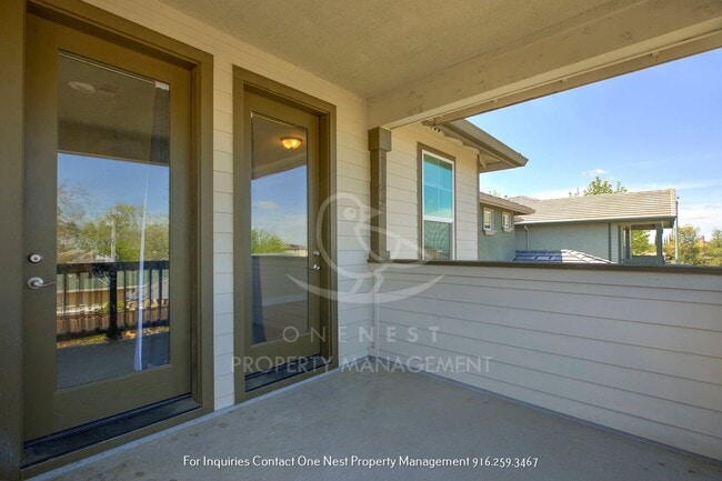 Building Photo - Early Summer move in, available ASAP 4 bd 3 bth backyard and balcony