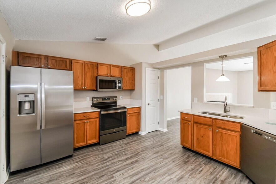 Building Photo - 7554 Fawn Lake Dr S