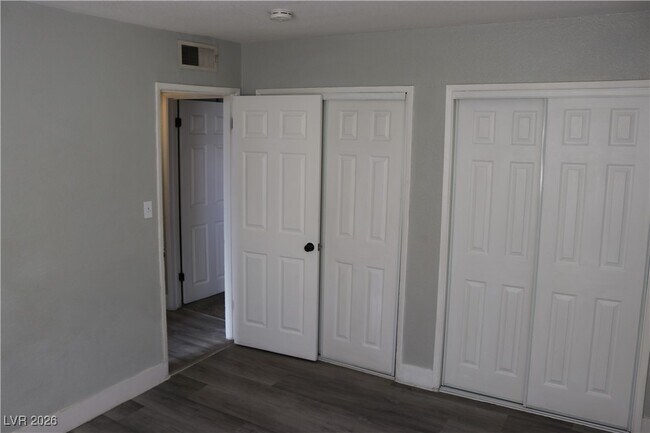 Building Photo - 1828 Lewis Ave