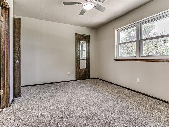 Building Photo - 1170 Mockingbird Cir