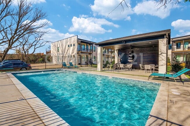 Building Photo - MOVE-IN SPECIAL: $500.00 off your 2nd full month's rent if lease signed by 3/1/26!