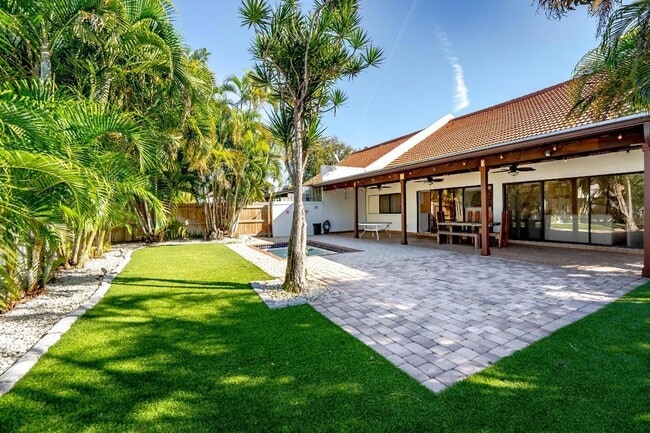 Building Photo - 665 Jeffery St