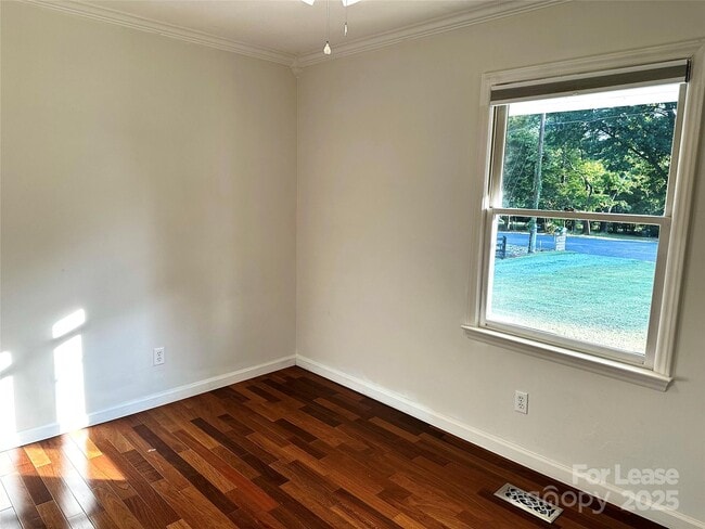 Building Photo - 2054 Hickory Hills Dr