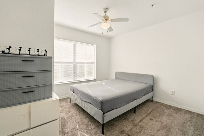 Building Photo - Charming and Spacious 4-Bedroom, 3-Bathroom Fully Furnished Townhome  in the Sought-After Venetia...