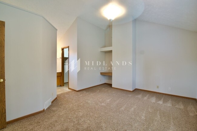 Building Photo - Marvelous Omaha Home