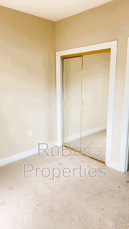 Building Photo - 8967 Meadow Vista Rd