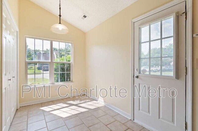 Building Photo - 3649 Dashiel Dr