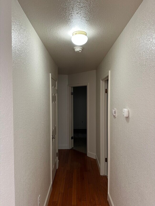 Building Photo - MODESTO 3 BEDROOM 2 BATH HOME