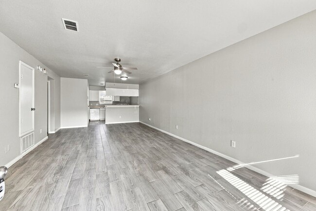 Building Photo - 4023 Briarglen Dr