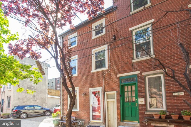 Building Photo - 720 S Percy St