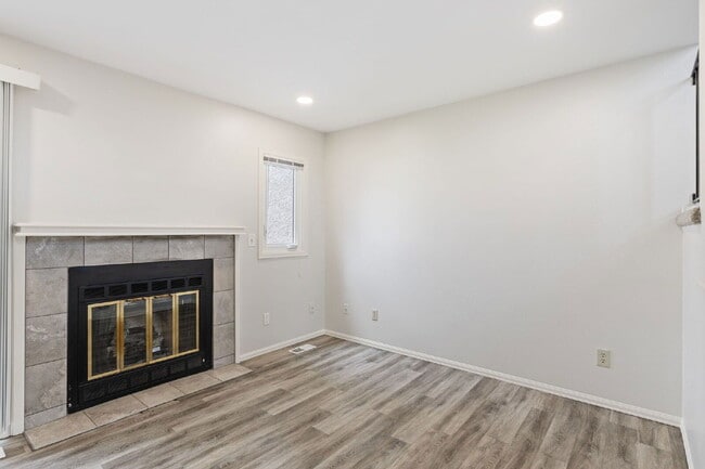 Building Photo - 7480 Alameda Ct