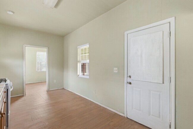 Building Photo - 2411 Leffingwell St